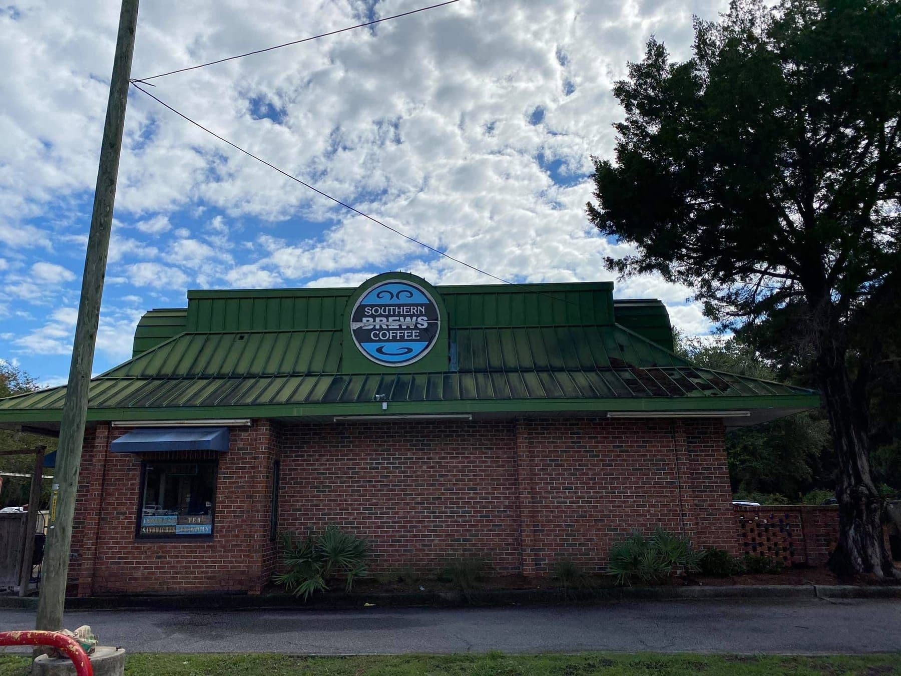 Gutter and roofline of a cleaned brick commercial building in Charleston, SC